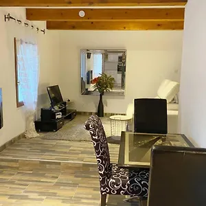https://calme-dans-maison-de-village-60m2-super-confort.fr-provencehotel.com